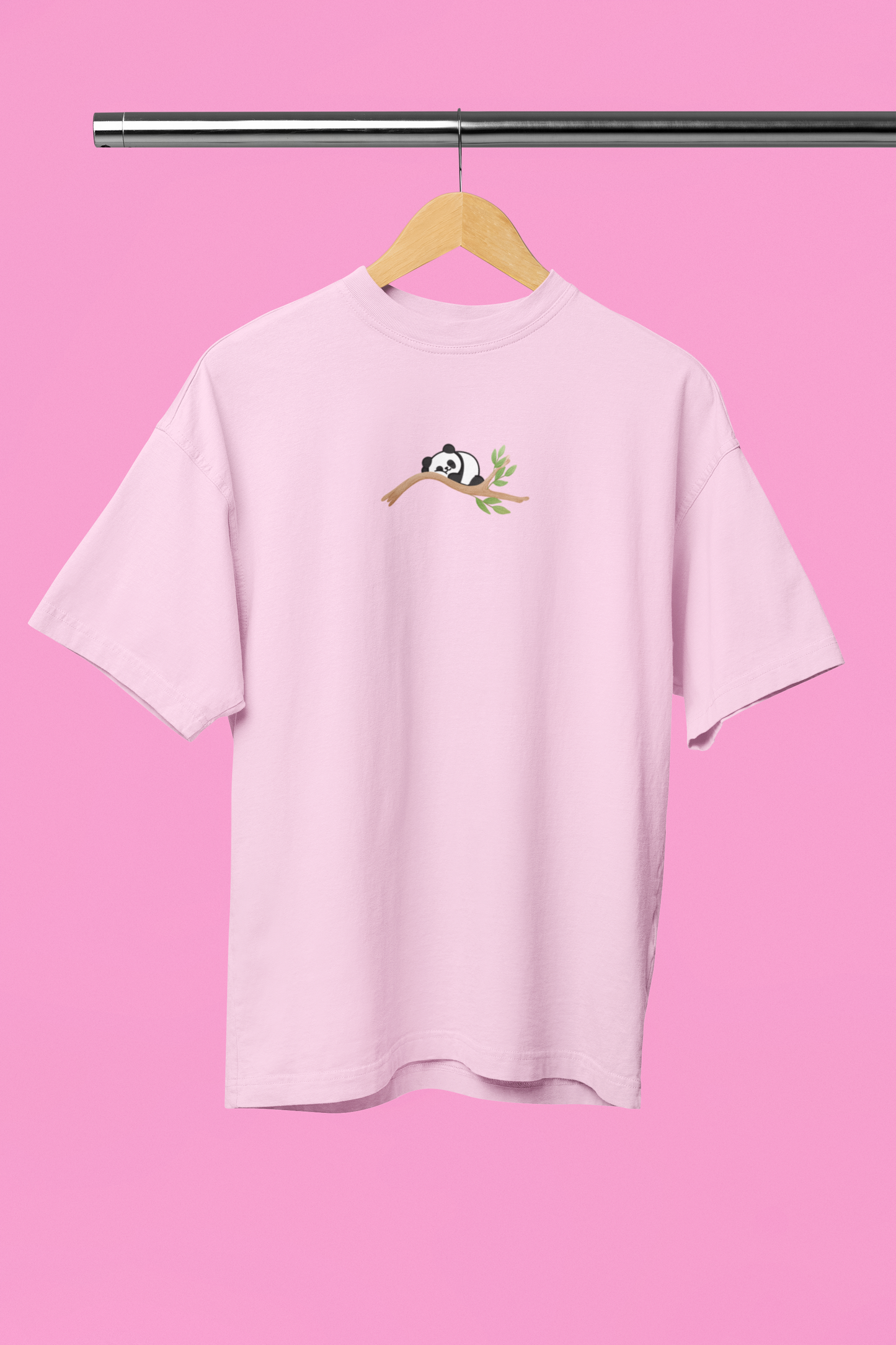 Lazy bear sleeping on a branch Oversized t-shirt in pink