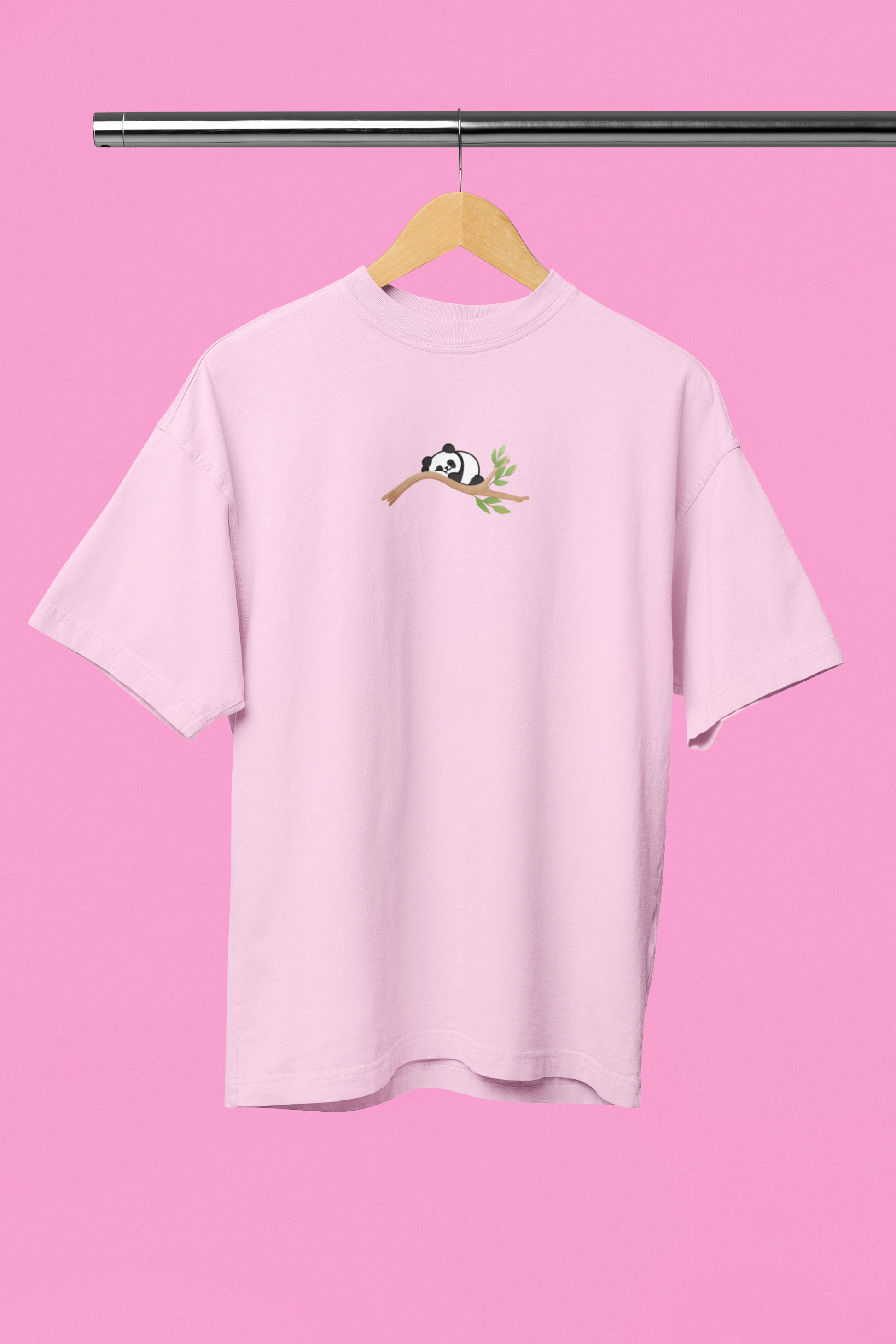 Lazy bear sleeping on a branch Oversized t-shirt in pink