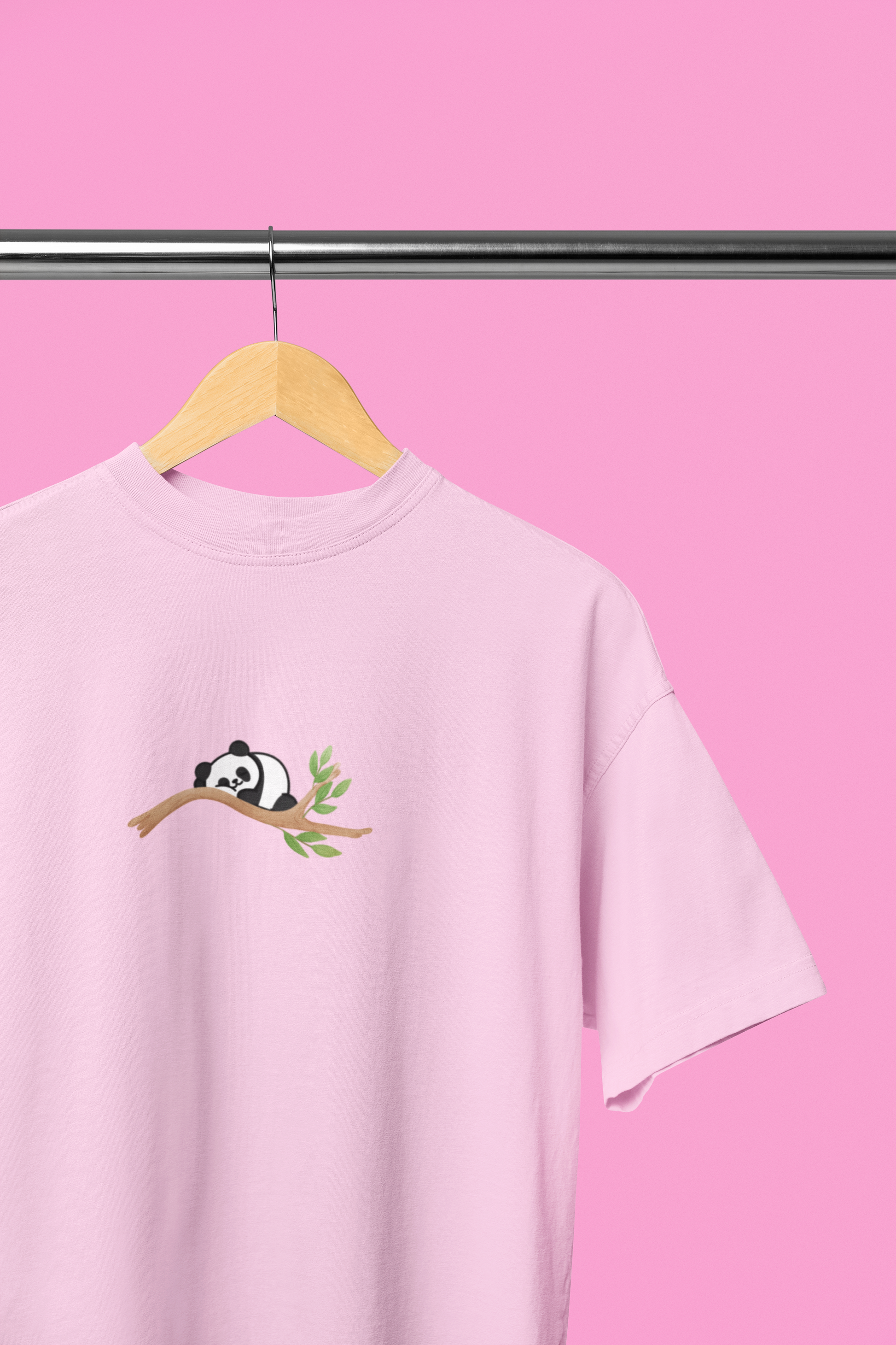 Lazy bear sleeping on a branch Oversized t-shirt in pink